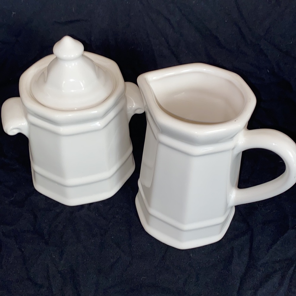 Vintage Pfaltzgraff Heritage White Creamer and Covered Sugar Set - Picture 2 of 4